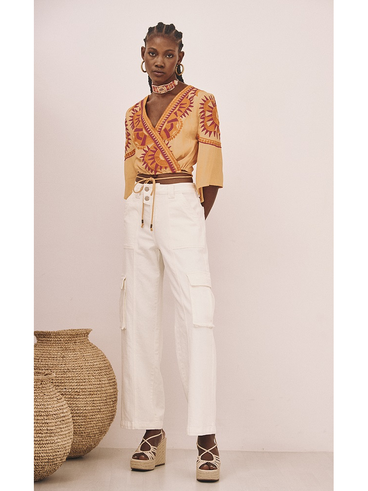 BLUSA CRUZADA M/CORTA BORDADA