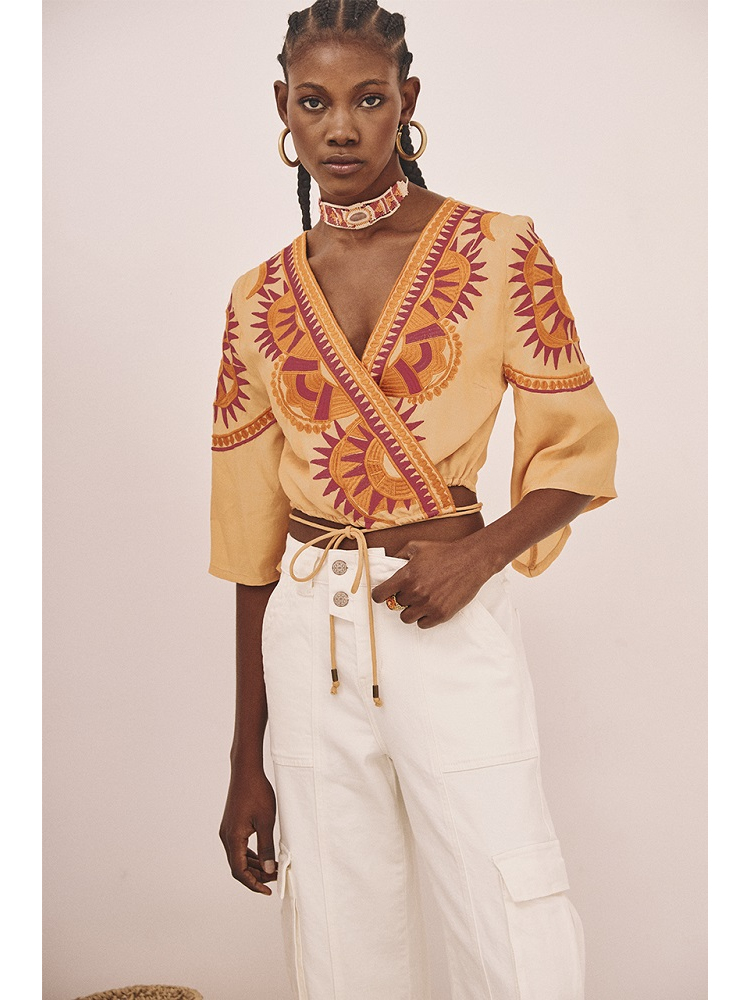 BLUSA CRUZADA M/CORTA BORDADA 2