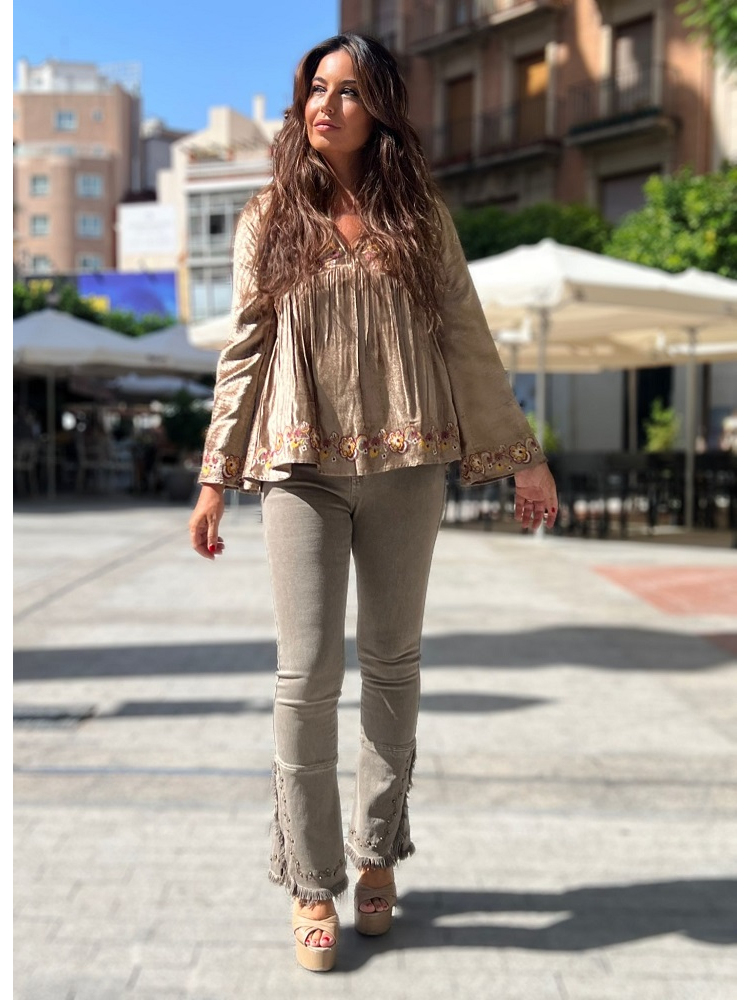 BLUSA TERCIOPELO CON BORDADO FLORAL