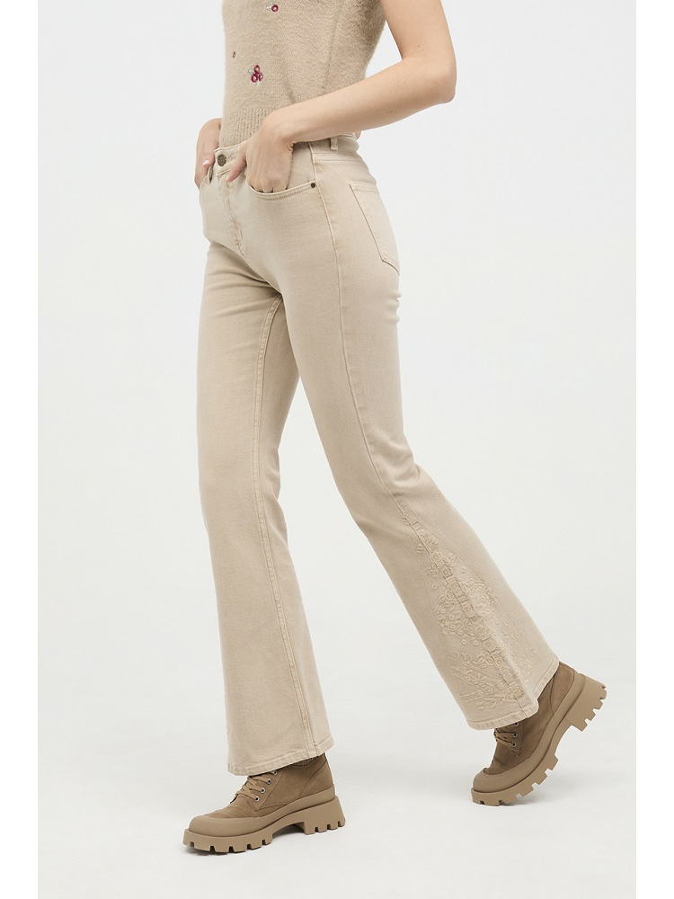PANTALON VAQUERO ACAMPANADO BORDADO