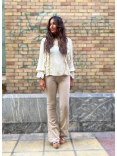 PANTALON VAQUERO ACAMPANADO BORDADO