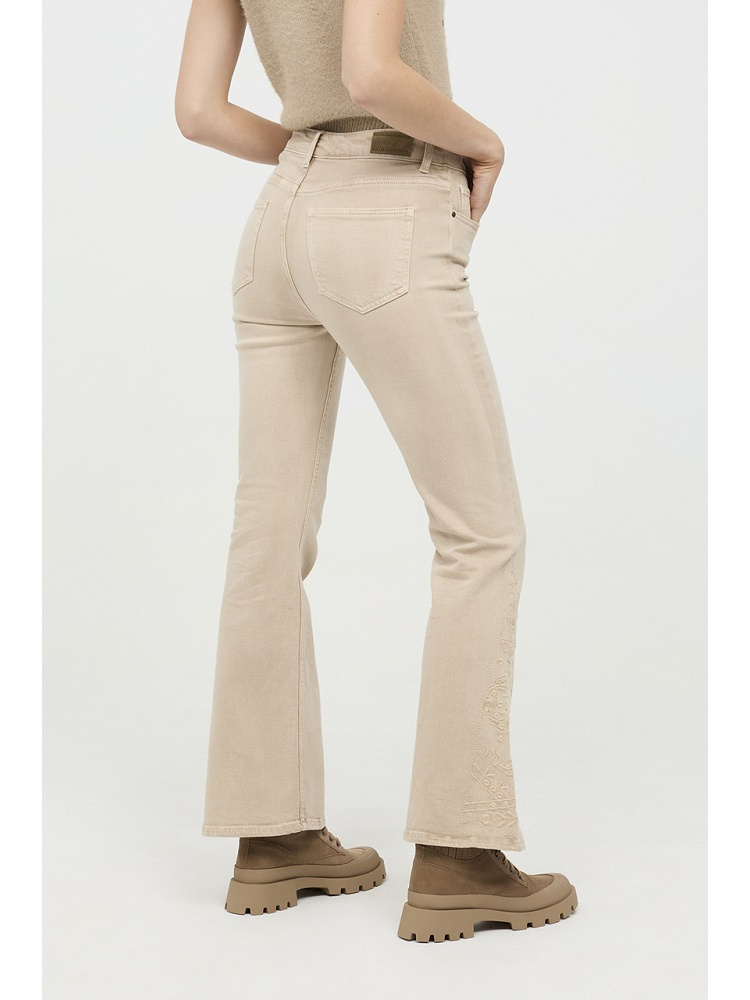 PANTALON VAQUERO ACAMPANADO BORDADO