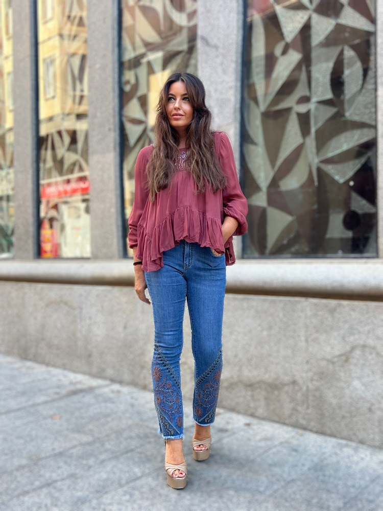 PANTALON VAQUERO BORDADOS ETNICOS BAJO