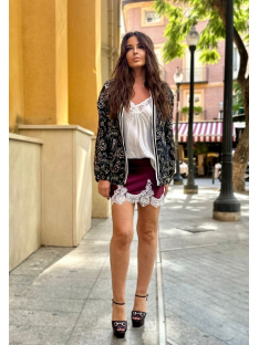 FALDA BAJO ENCAJE