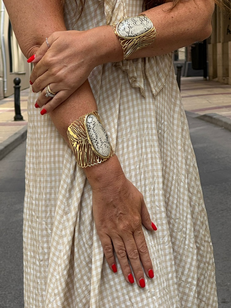 PULSERA DORADA CON PIEDRA 1 UNIDAD