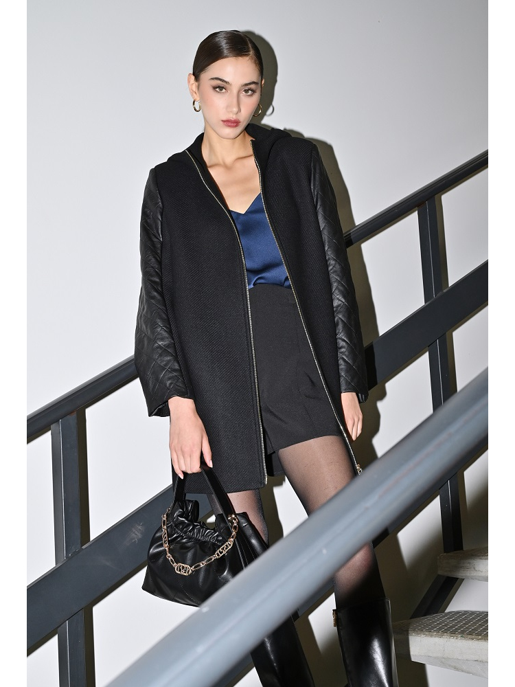 ABRIGO MATELASSE MANGAS ECOPIEL