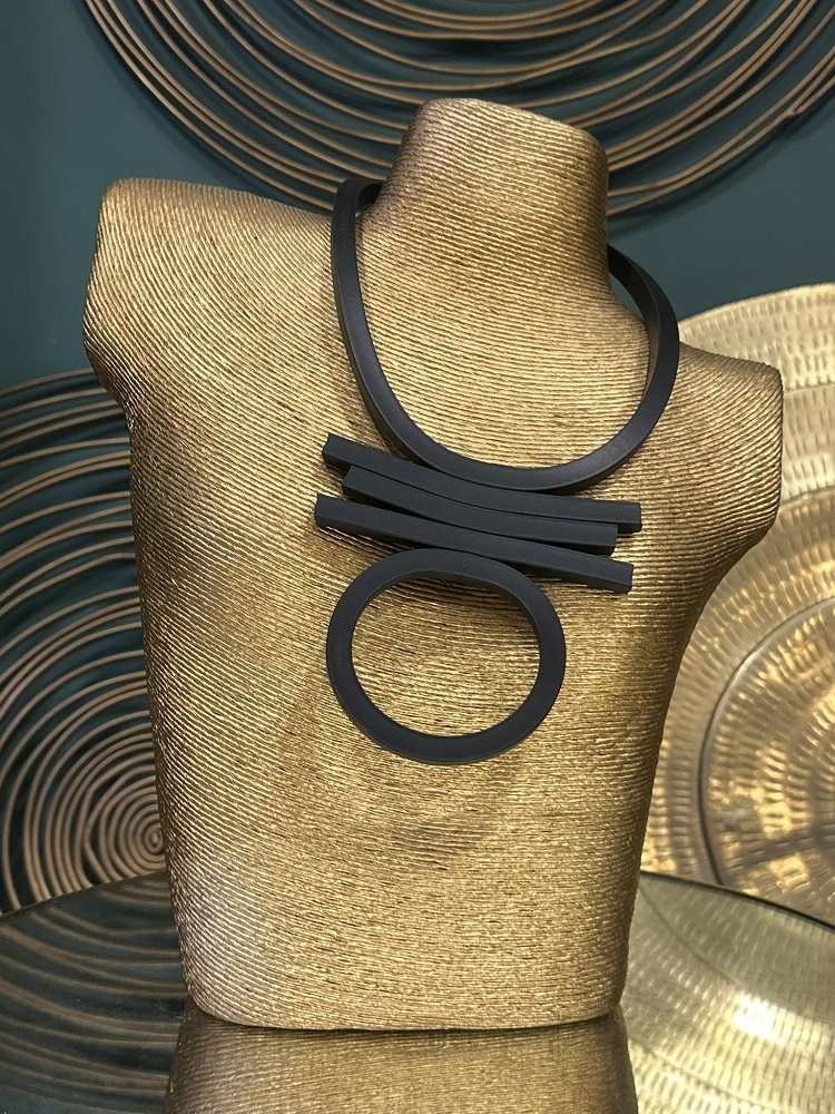 COLLAR