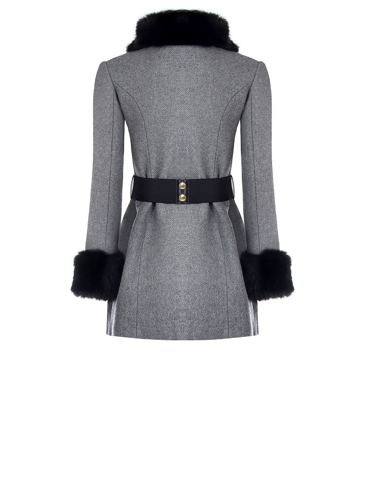 ABRIGO CORTO PELO PUÑOS Y CUELLO