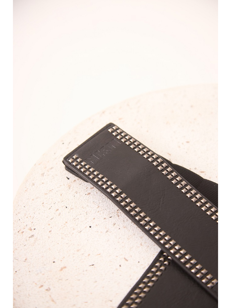 CINTURON CON TACHUELAS Y HEBILLA METALIC