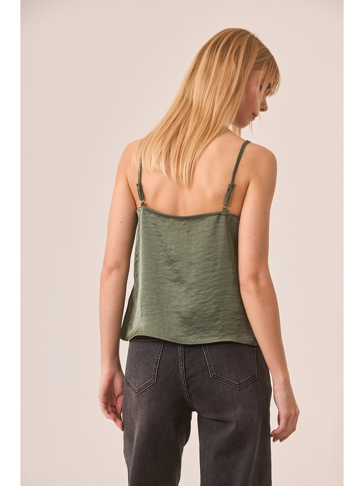 TOP LENCERO SATINADO CON DETALLE BLONDA