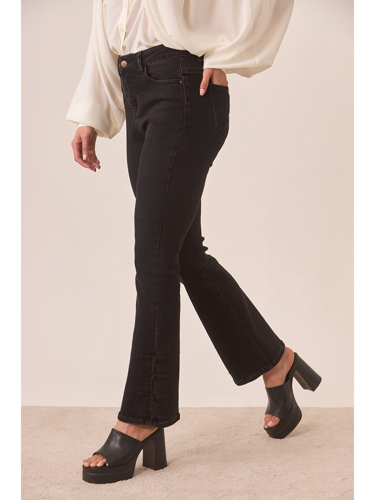 PANTALON VAQUERO CON ABERTURA LATERAL 2