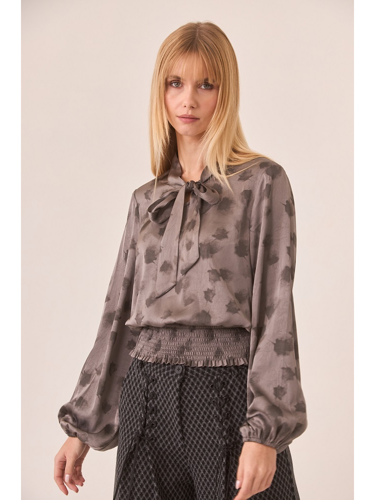 BLUSA EST CON LAZADA EN CUELLO