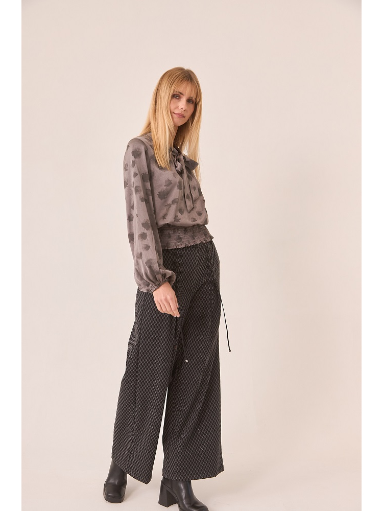 BLUSA EST CON LAZADA EN CUELLO 2