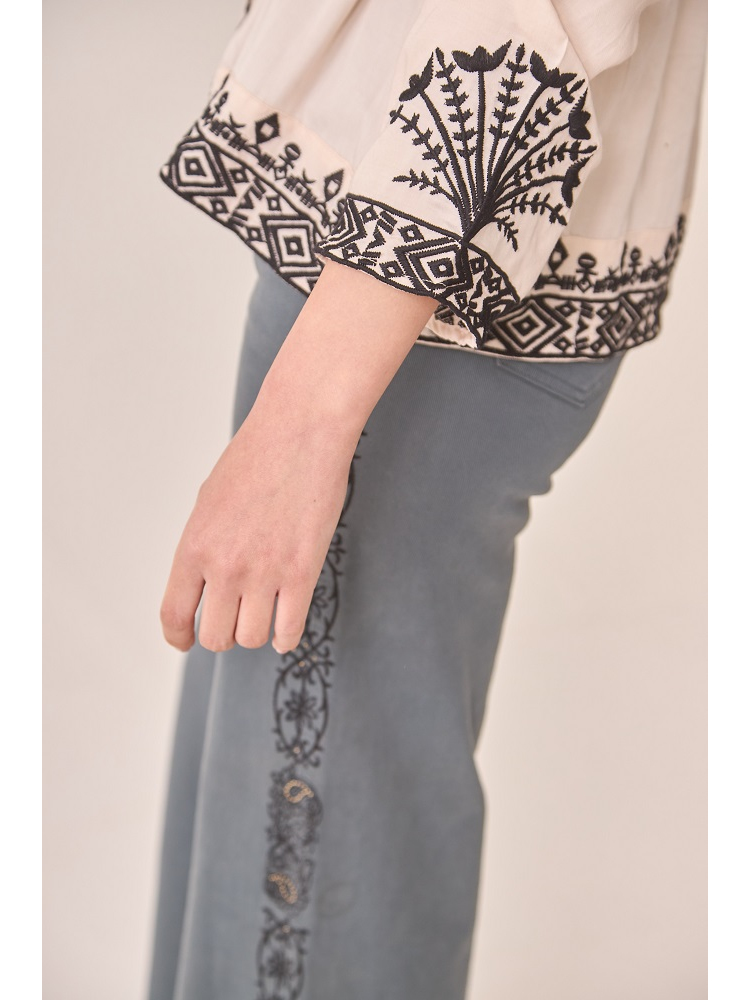 BLUSA MODAL CON BORDADO