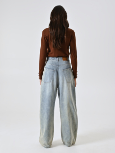 PANTALON VAQUERO EFECTO DEGASTADO