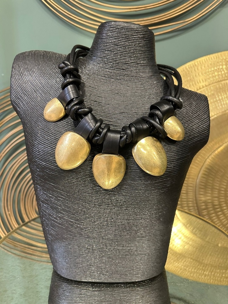 COLLAR