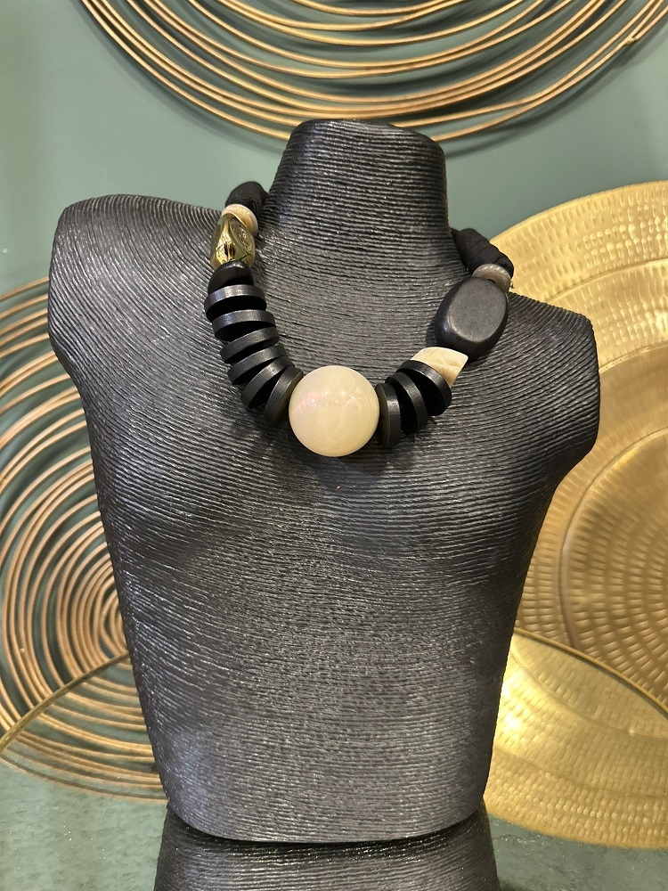 COLLAR