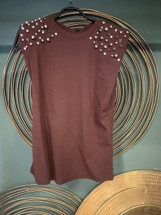 CAMISETA TACHUELAS