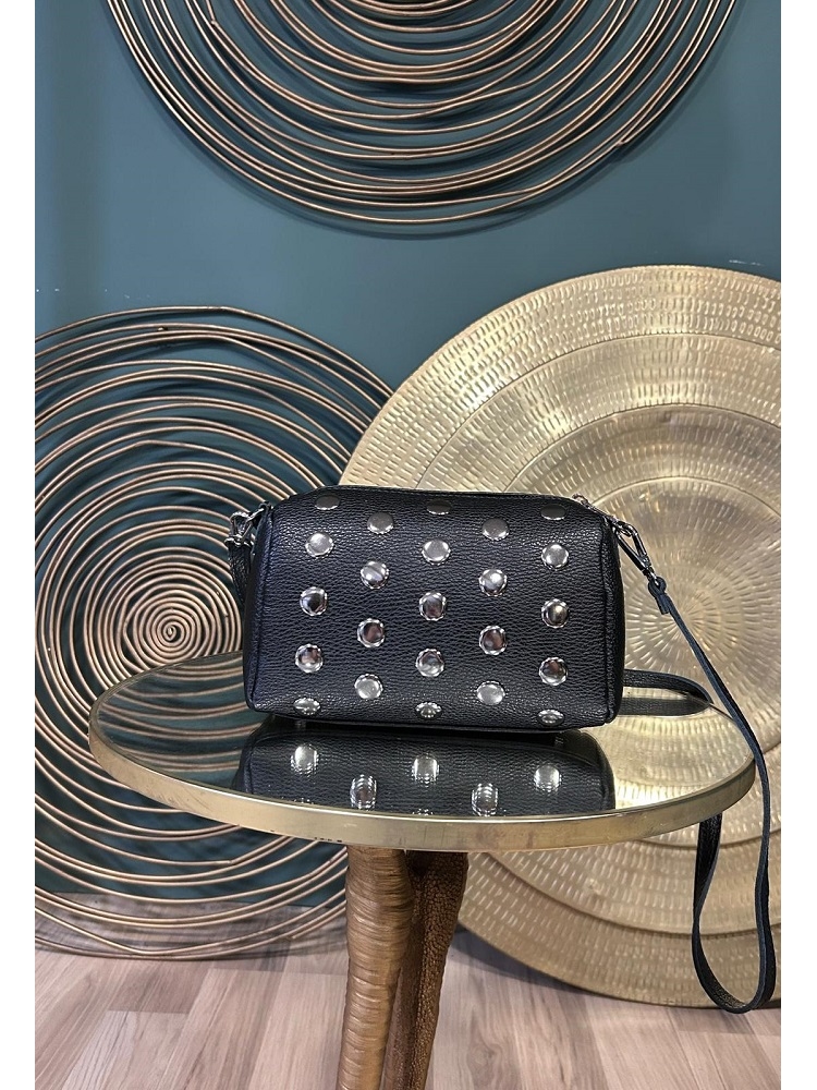 BOLSO PIEL CON TACHUELAS