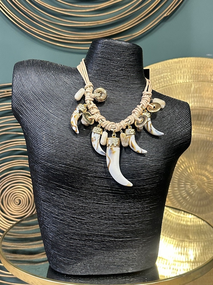 COLLAR