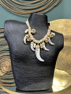 COLLAR