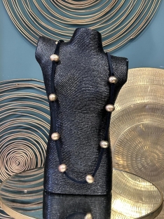 COLLAR LARGO TERCIOPELO CUENTAS