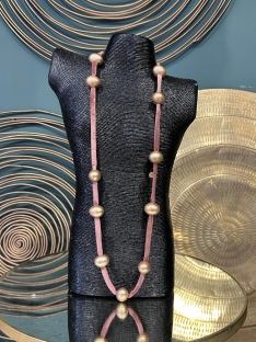 COLLAR LARGO TERCIOPELO CUENTAS