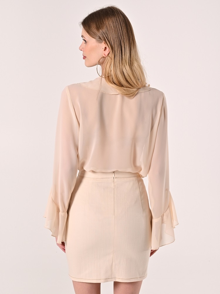 FALDA CORTA CON TACHUELAS