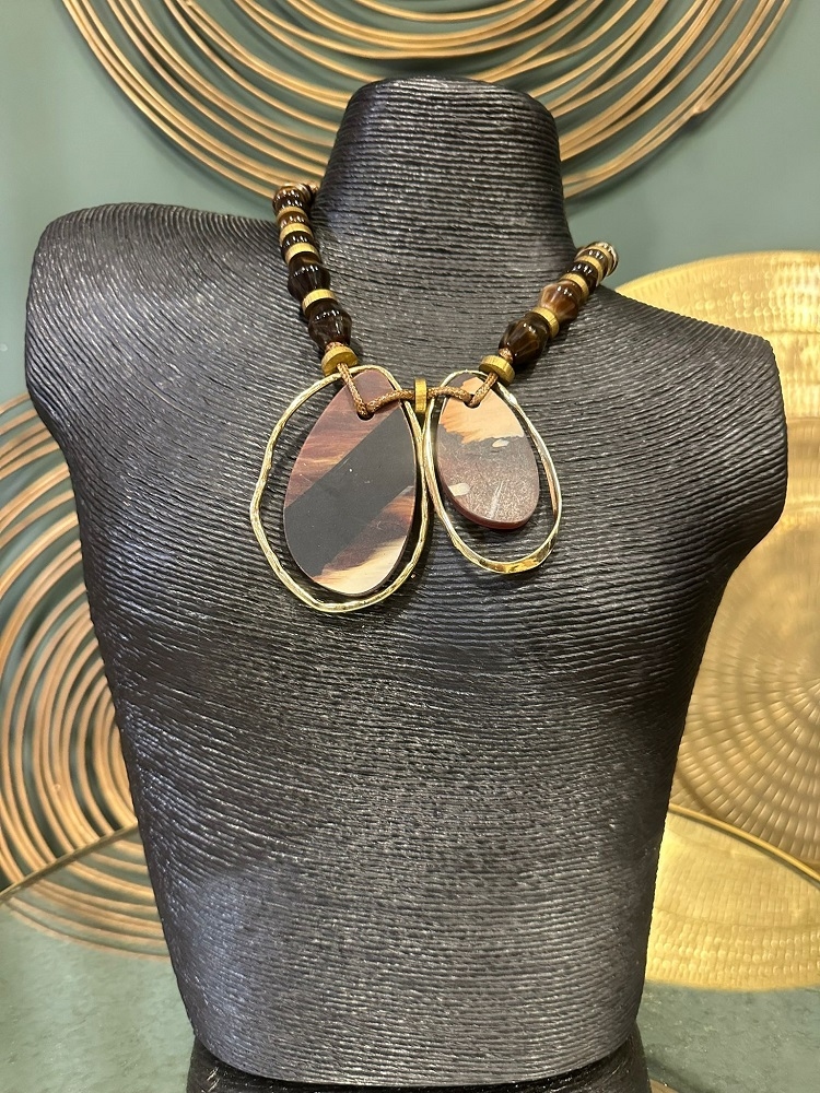 COLLAR