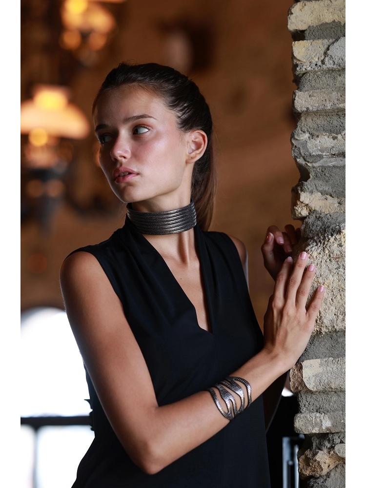 CHOKER
