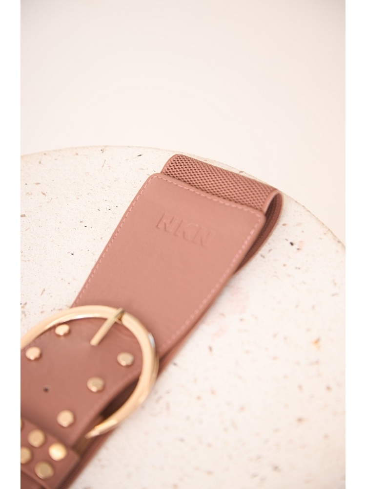 CINTURON CON TACHUELAS Y GOMA EN ESPALDA