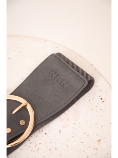 CINTURON CON TACHUELAS Y GOMA EN ESPALDA