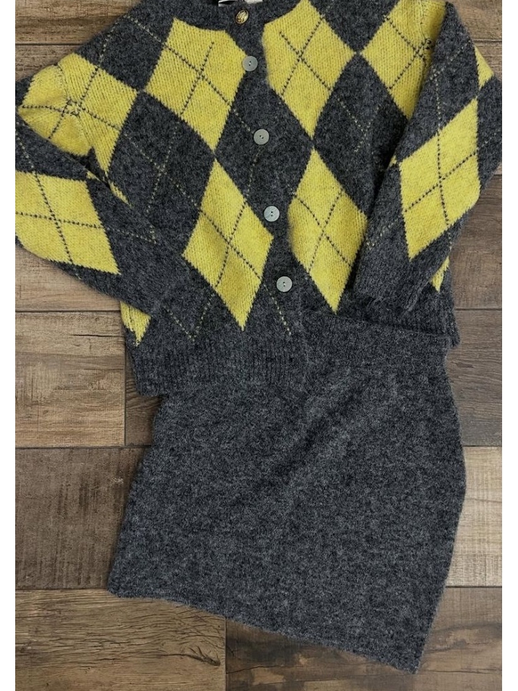 CONJUNTO CHAQUETA ROMBOS Y FALDA CORTA 2