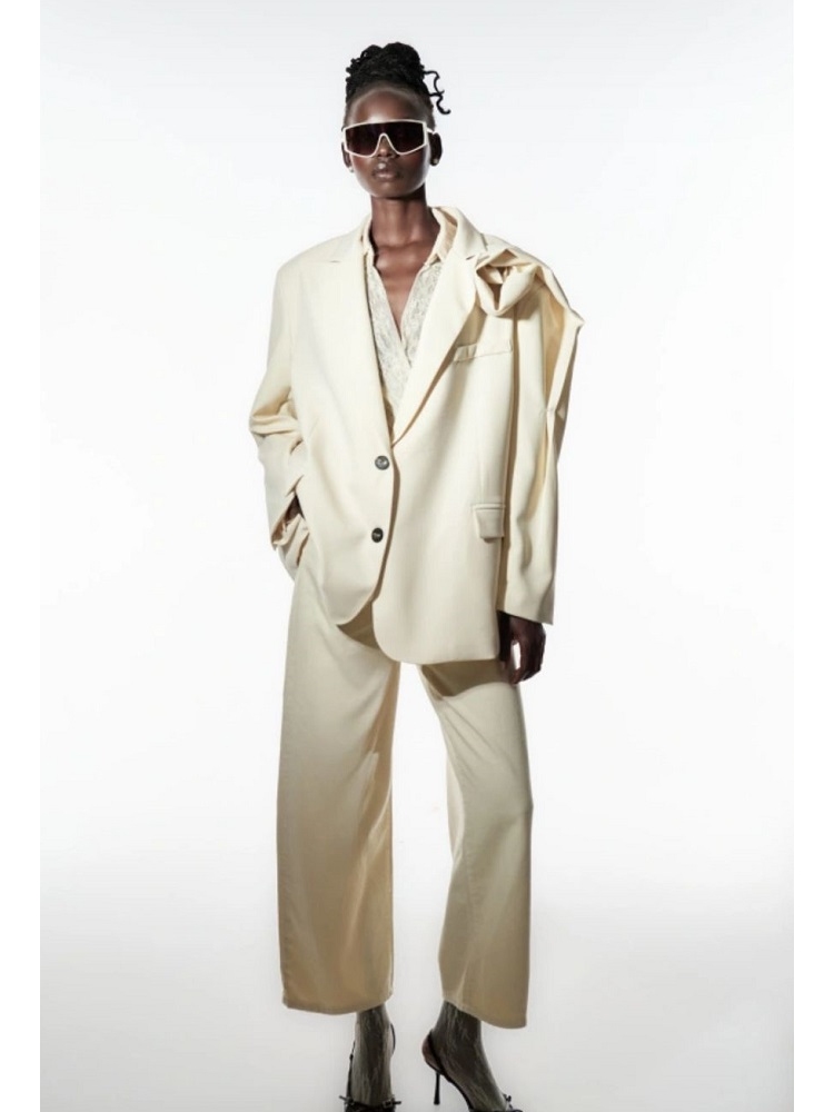 CHAQUETA FLOR HOMBRO