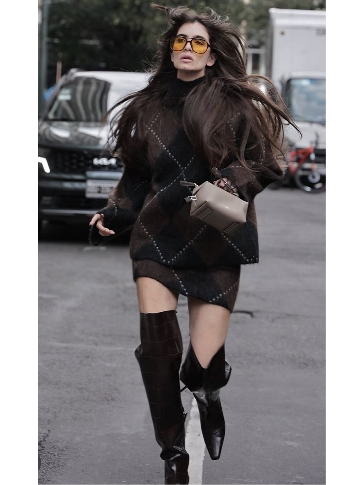 CONJUNTO ROMBOS SUETER Y FALDA 2