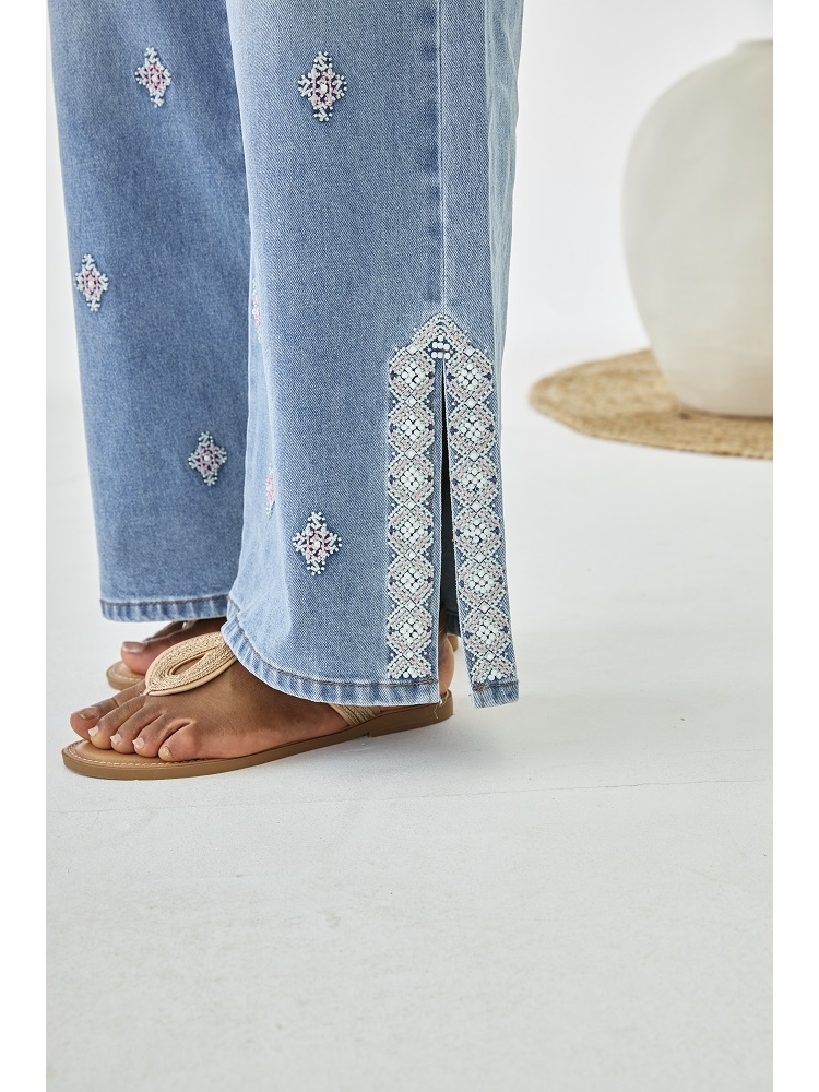 PANTALON VAQUERO CON PIEDRECITAS