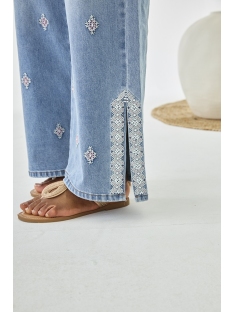 PANTALON VAQUERO CON PIEDRECITAS