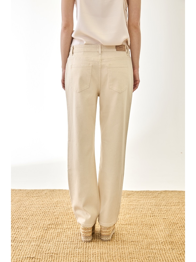 PANTALON VAQUERO CON PIEDRECITAS LATERAL