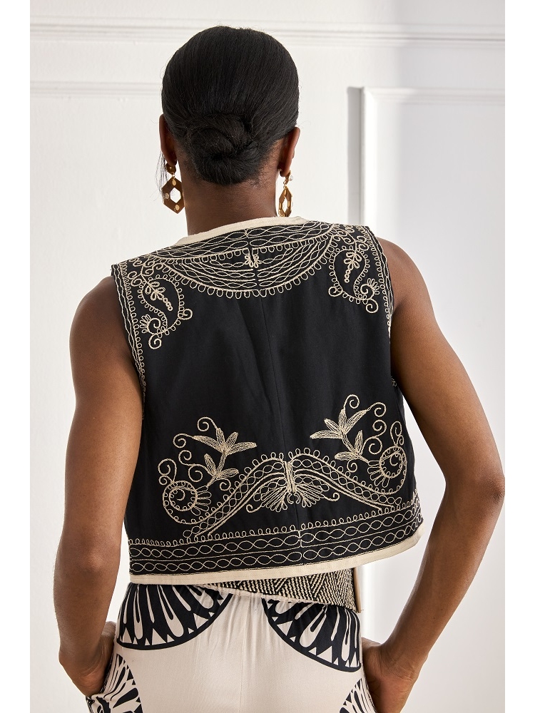 CHALECO CON BORDADOS BICOLOR