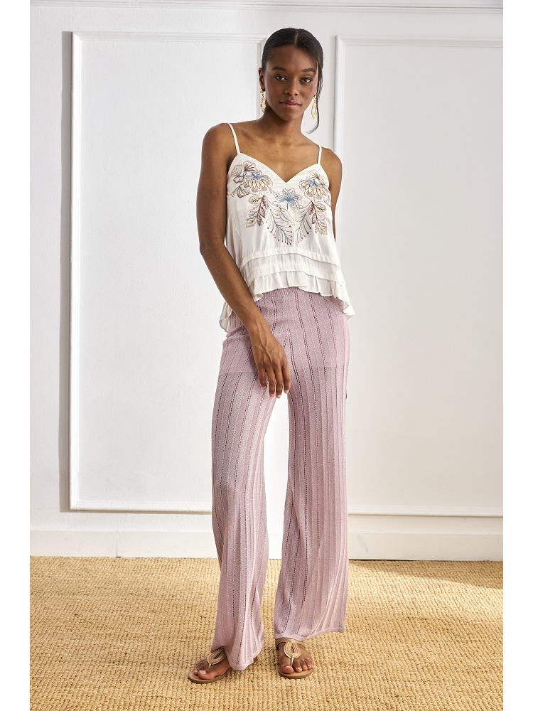 TOP TIRANTES CON BORDADO DELANTERO