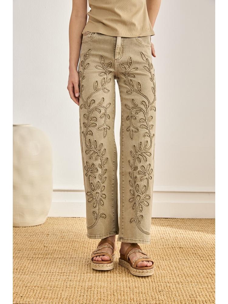 PANTALON VAQUERO CON BORDADO CORDON 2