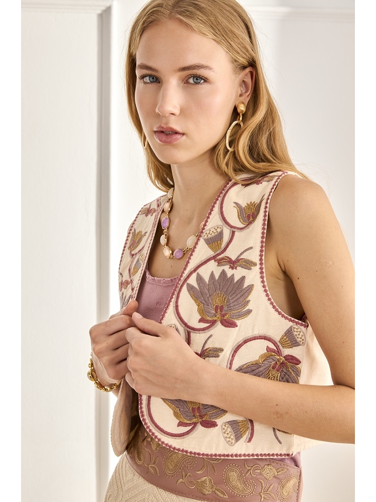 CHALECO CON BORDADO FLORAL