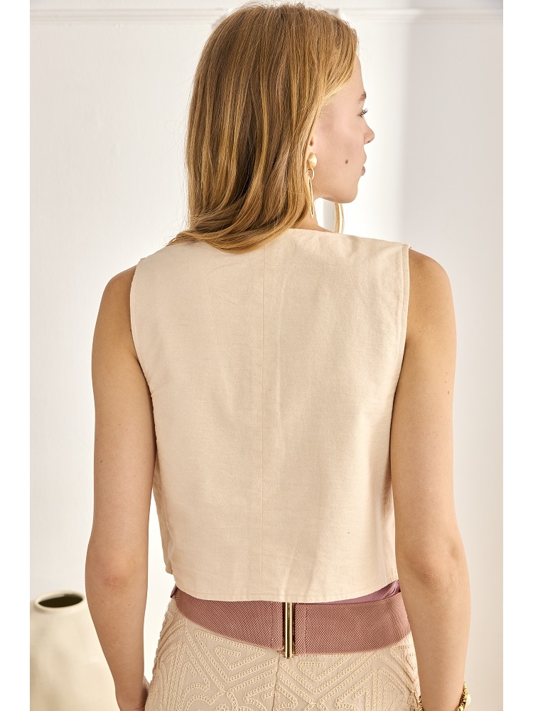 CHALECO CON BORDADO FLORAL