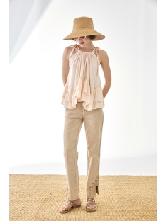 BLUSA RAYON TIRANTES VOLANTES Y BLONDA