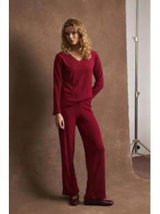 SUETER LISO ESC PICO CON TACHUELAS