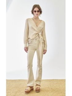 PANTALON VAQUERO CON DETALLE BORDADO BOL