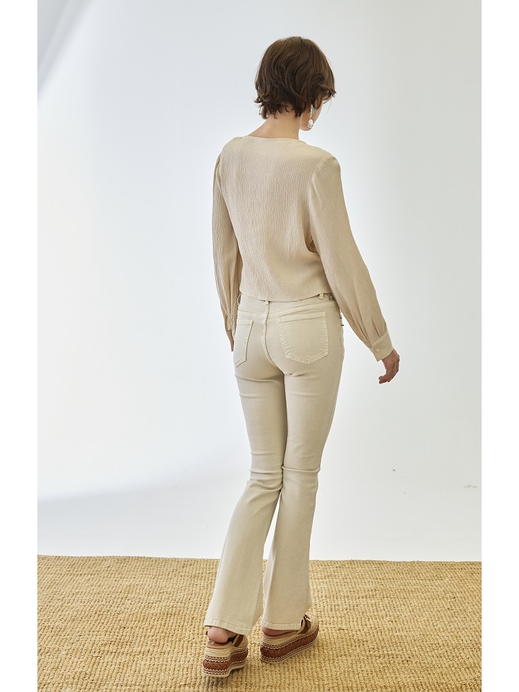 PANTALON VAQUERO CON DETALLE BORDADO BOL