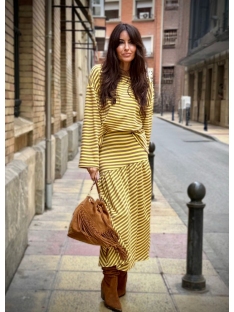 CONJUNTO SUDADERA Y FALDA RAYAS