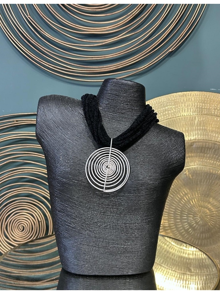 GARGANTILA CHENILLA MEDALLA ESPIRAL