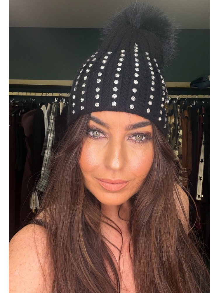 GORRO POMPON CON BRILLANTES